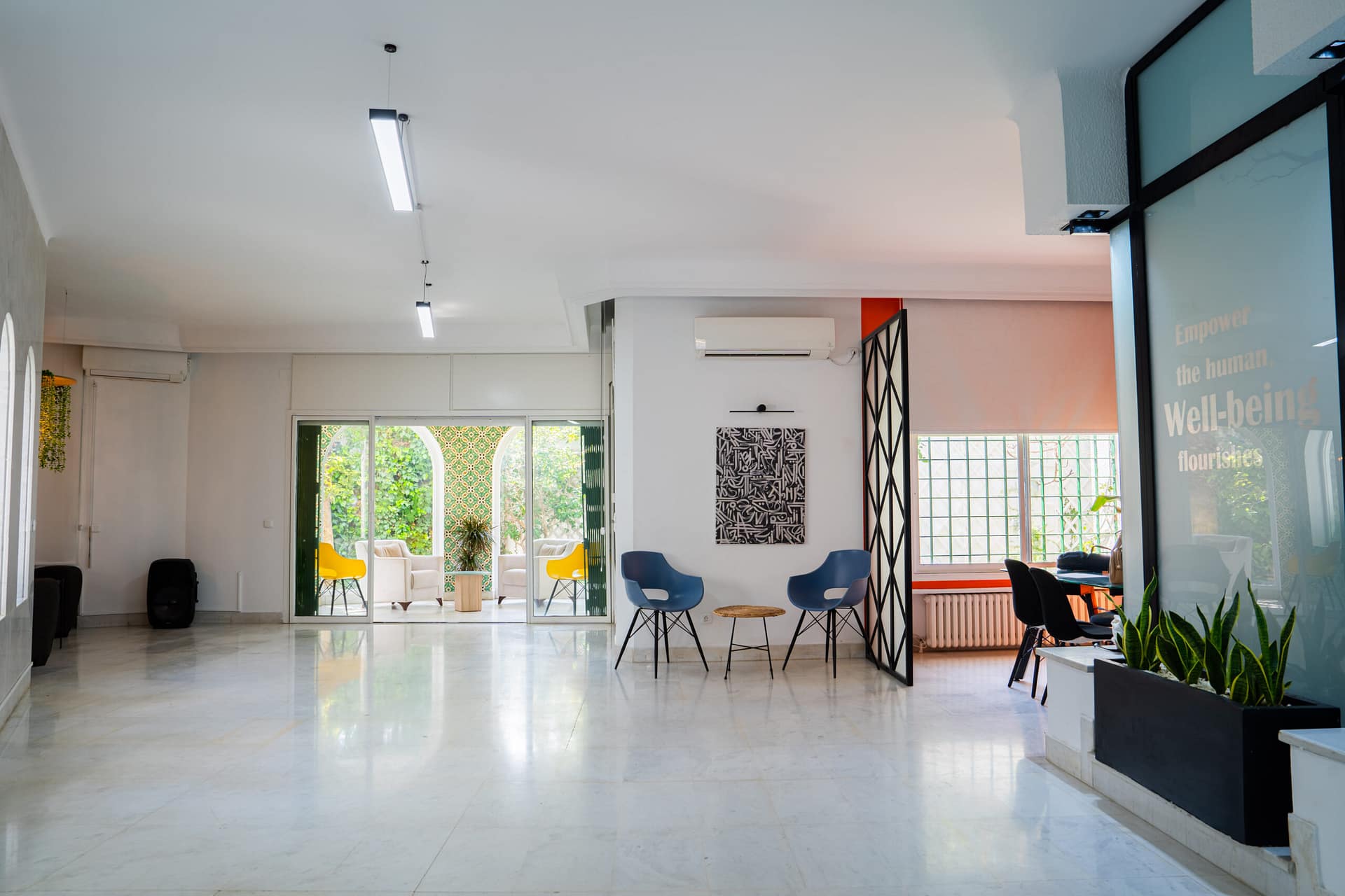 Espace de travail collaboratif dans un espace coworking à Tunis